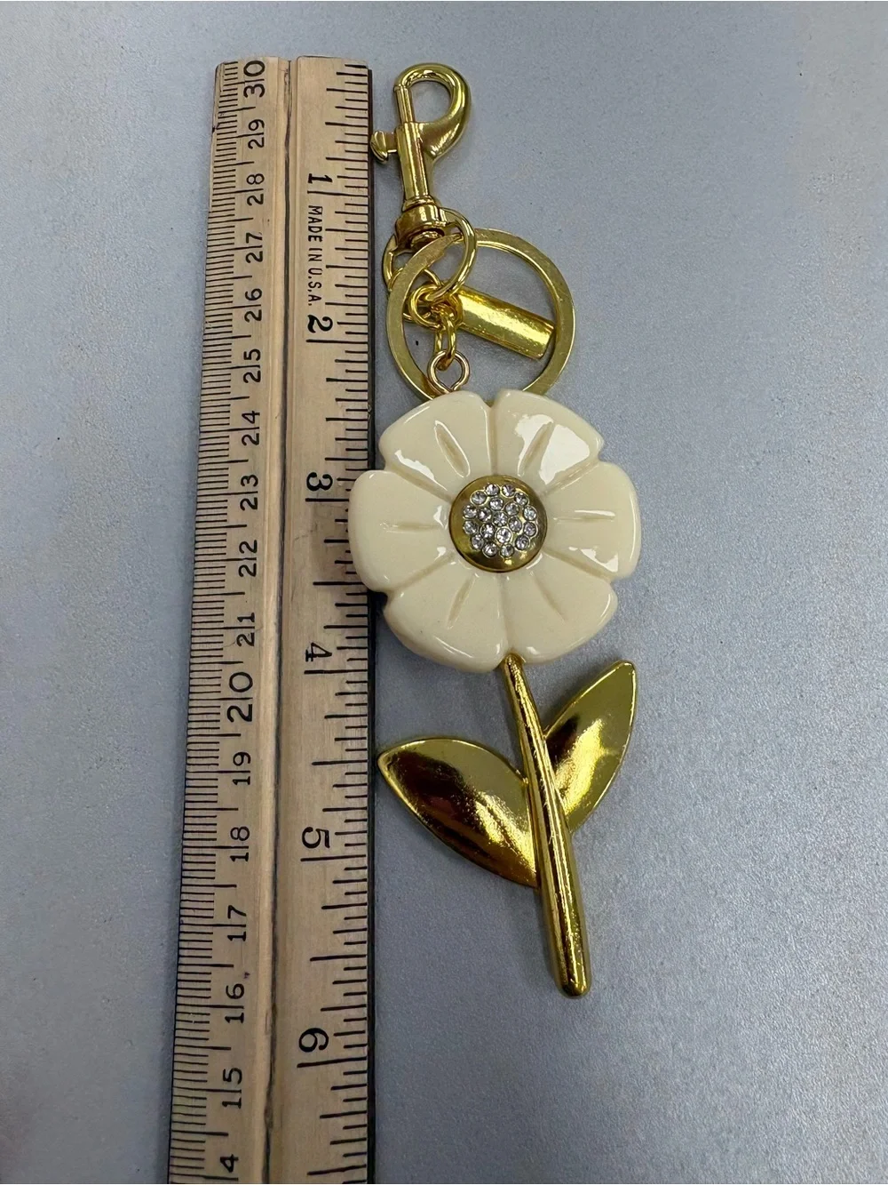 Floral Crystal Center Keychain Charm - Cream & Gold